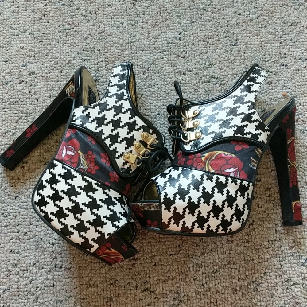 Booties - Picture 3 of 4